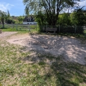 Bild vom Spielplatz anzeigen.