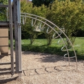 Bild vom Spielplatz anzeigen.