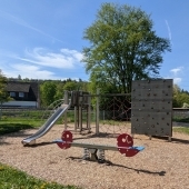 Bild vom Spielplatz anzeigen.