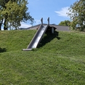 Bild vom Spielplatz anzeigen.