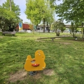 Bild vom Spielplatz anzeigen.