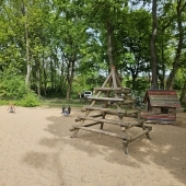 Bild vom Spielplatz anzeigen.