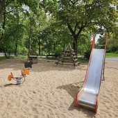 Bild vom Spielplatz anzeigen.