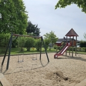 Bild vom Spielplatz anzeigen.