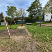 Bild vom Spielplatz anzeigen.