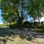 Bild vom Spielplatz anzeigen.