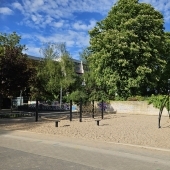 Bild vom Spielplatz anzeigen.