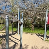 Bild vom Spielplatz anzeigen.