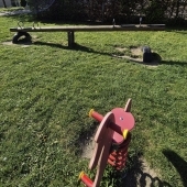 Bild vom Spielplatz anzeigen.