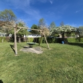 Bild vom Spielplatz anzeigen.