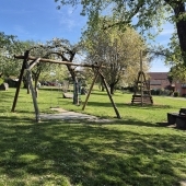 Bild vom Spielplatz anzeigen.
