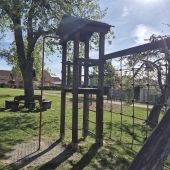 Bild vom Spielplatz anzeigen.