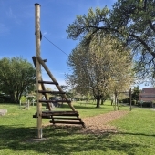 Bild vom Spielplatz anzeigen.