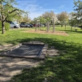 Bild vom Spielplatz anzeigen.
