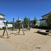 Bild vom Spielplatz anzeigen.