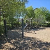 Bild vom Spielplatz anzeigen.