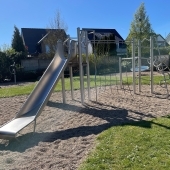 Bild vom Spielplatz anzeigen.