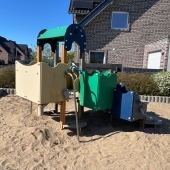 Bild vom Spielplatz anzeigen.