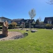 Bild vom Spielplatz anzeigen.