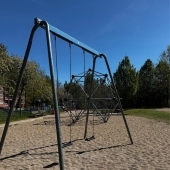 Bild vom Spielplatz anzeigen.
