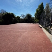 Bild vom Spielplatz anzeigen.