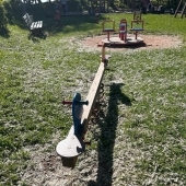 Bild vom Spielplatz anzeigen.