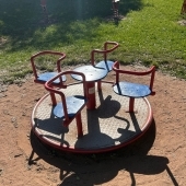 Bild vom Spielplatz anzeigen.