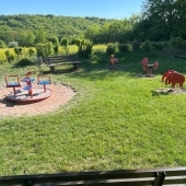 Bild vom Spielplatz anzeigen.