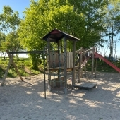 Bild vom Spielplatz anzeigen.