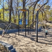 Bild vom Spielplatz anzeigen.