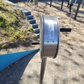 Bild vom Spielplatz anzeigen.