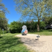 Bild vom Spielplatz anzeigen.