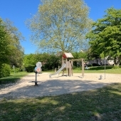 Bild vom Spielplatz anzeigen.