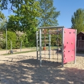 Bild vom Spielplatz anzeigen.