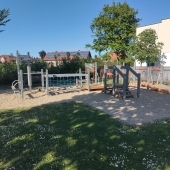 Bild vom Spielplatz anzeigen.