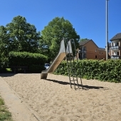 Bild vom Spielplatz anzeigen.