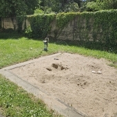 Bild vom Spielplatz anzeigen.