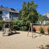 Bild vom Spielplatz anzeigen.