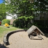 Bild vom Spielplatz anzeigen.