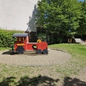 Bild vom Spielplatz anzeigen.