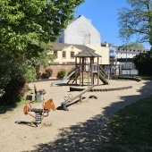 Bild vom Spielplatz anzeigen.