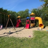 Bild vom Spielplatz anzeigen.