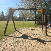 Bild vom Spielplatz anzeigen.