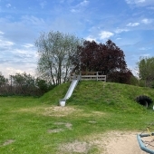 Bild vom Spielplatz anzeigen.