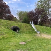 Bild vom Spielplatz anzeigen.