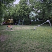 Bild vom Spielplatz anzeigen.