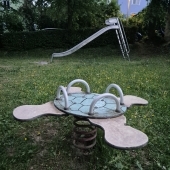 Bild vom Spielplatz anzeigen.
