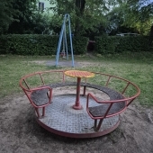 Bild vom Spielplatz anzeigen.