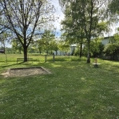 Bild vom Spielplatz anzeigen.