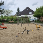 Bild vom Spielplatz anzeigen.